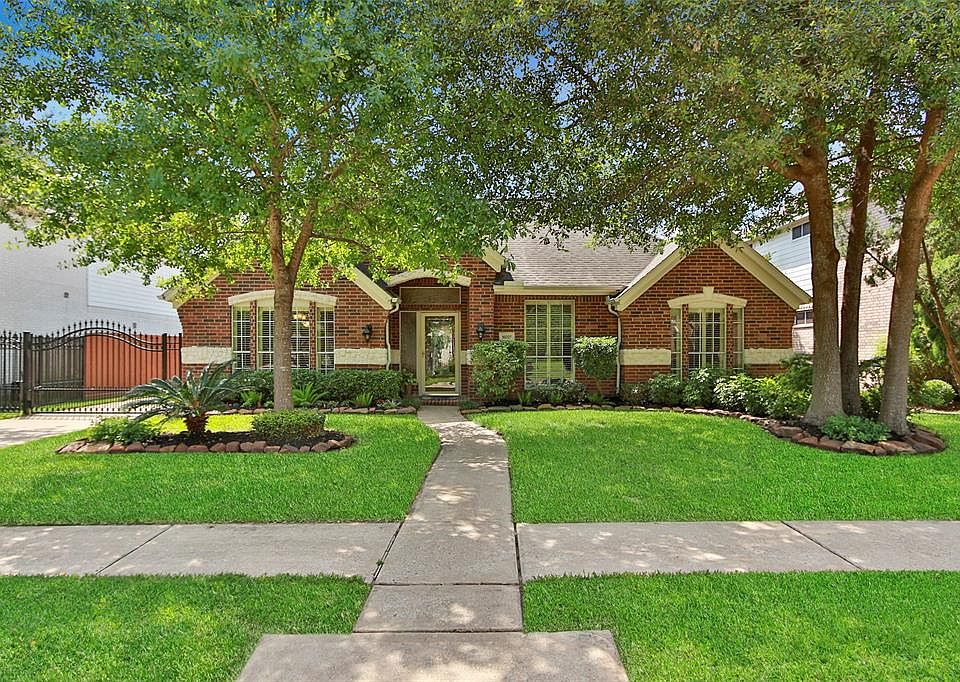 Welcome to 16027 Lakegrove Forest in the highly sought after neighborhood of Lakewood Grove zoned to highly regarded schools in Tomball ISD. This home is just minutes from HWY 249, BW 8, HWY 99 and HWY 290 and its back gate opens onto the Faulkey Gul