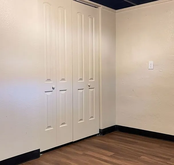 Walk to Clear Creek & School of Mines 2BR Garden Level with Utilities Included! — Photo 15