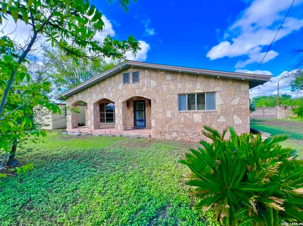 202 W Veltman St, Brackettville, TX 78832