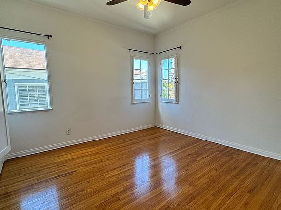 2nd image of 210 S Doheny Dr APT 3
