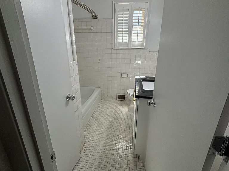 Full bath upstairs.