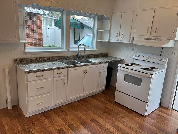 5th image of 366 S Hemlock Dr