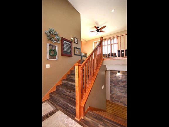 2nd image of 1515 Overlook Dr SE