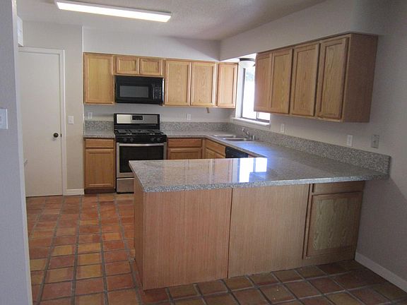 5th image of 219 Flynn Dr