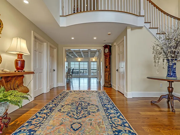 1552 Runyon Ln — Photo 3