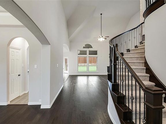 4th image of 1520 Bainbridge Ln