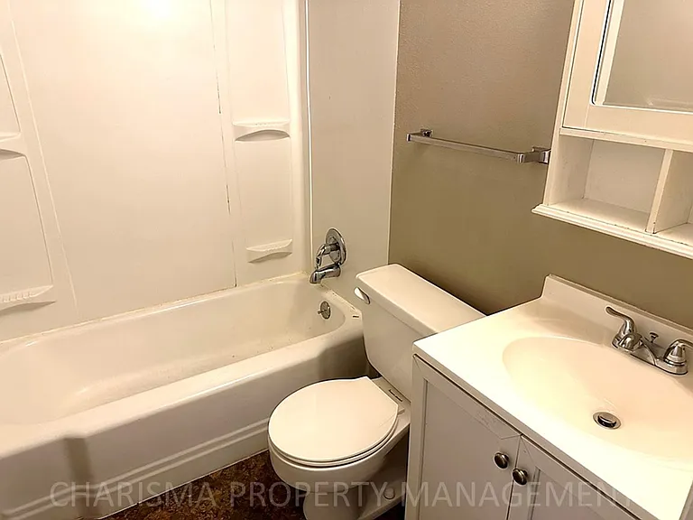 605 W 17th St #4 — Photo 16
