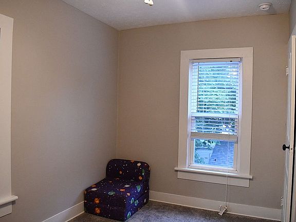 4th image of 206 Pine St