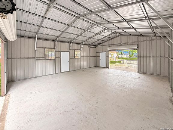 5th image of 246 Cibolo Way