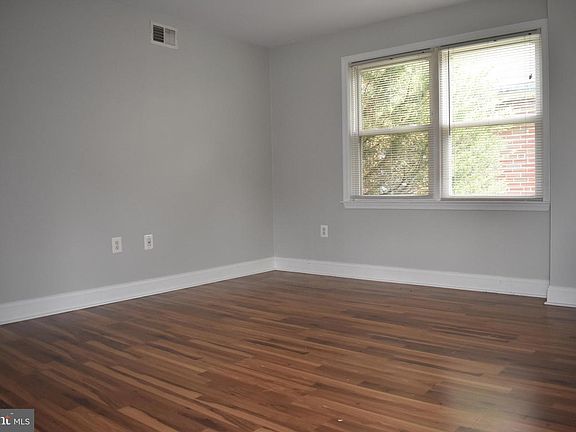 5th image of 1 E Ashland Ave