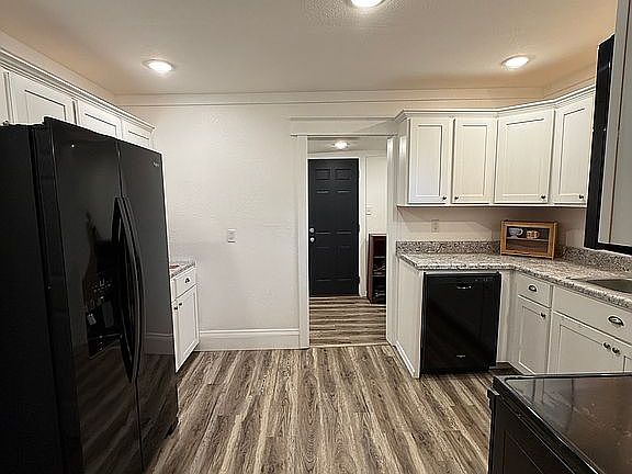 4th image of 836 Cynthia St