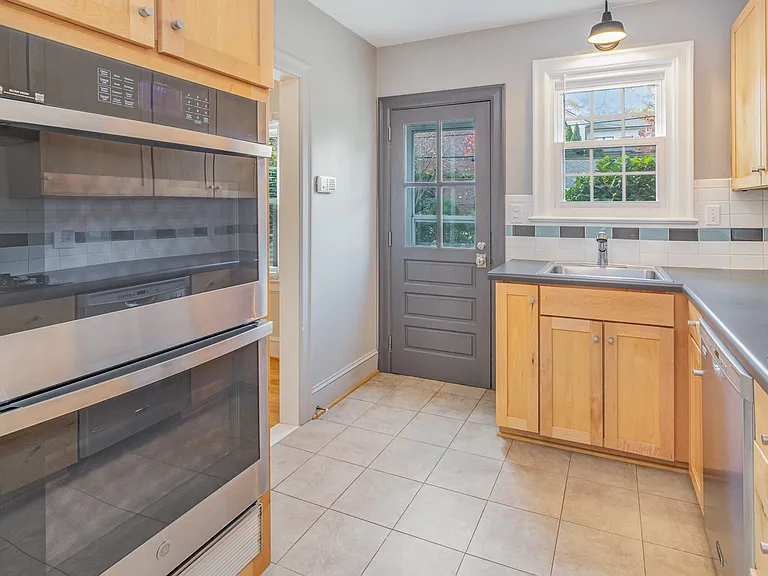 2240 Roswell Ave #4 — Photo 11