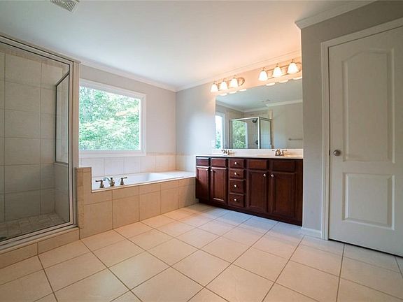 4th image of 1558 Squire Hill Ln