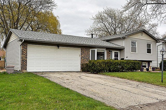 1st image of 140 Burr Oak Dr