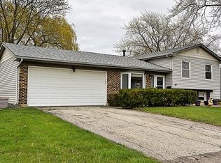 140 Burr Oak Dr, Lake Zurich, IL 60047