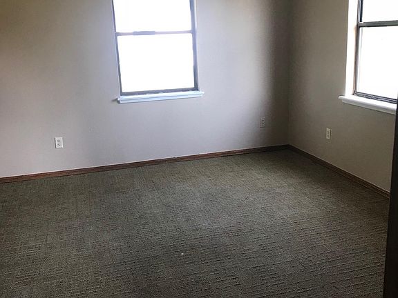 5th image of 810 N Beardsley Ave