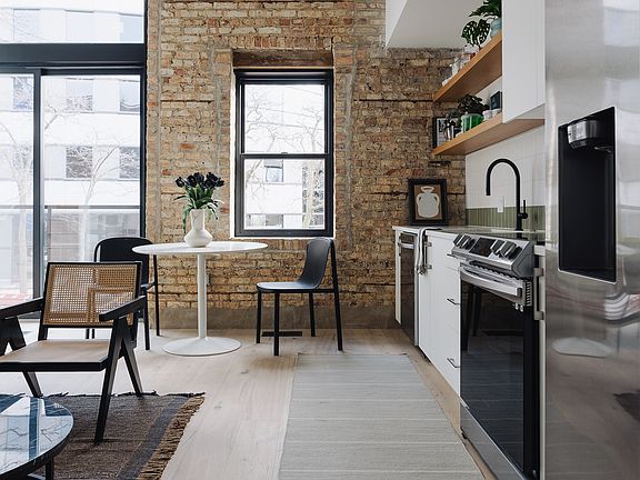 1700 Oak #05 (former model unit)