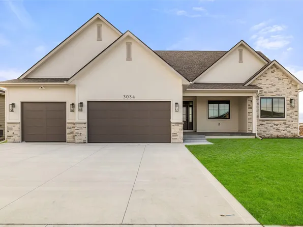 3034 NW Beechwood Dr, Grimes, IA 50111