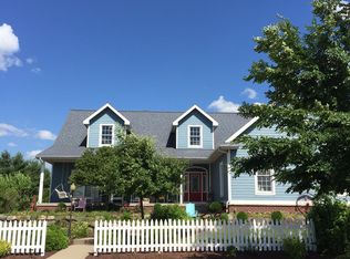 900 Stoney Hill Ln, Cottage Grove, WI 53527