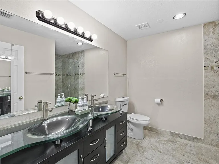 401 NW 16th Pl — Photo 10