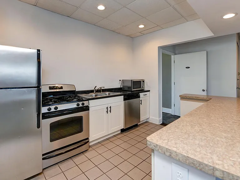 1620 E Broad St #408 — Photo 12