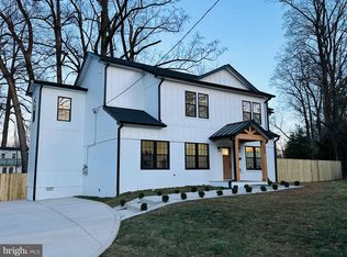 608 Laura Dr, Falls Church, VA 22046