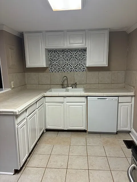 4 bed, 1600 sqft, $2,200 — Photo 2