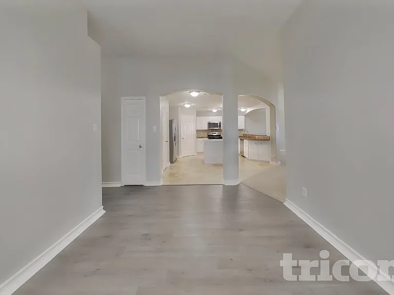 29418 Fox River Dr — Photo 5