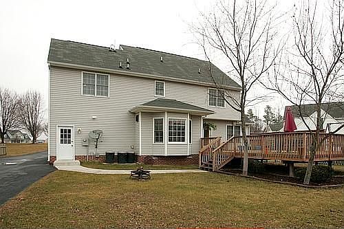 Flat, fenced rear yard