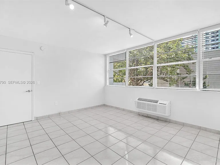 5313 Collins Ave #204 — Photo 16