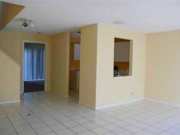 5th image of 1130 Cypress Way E