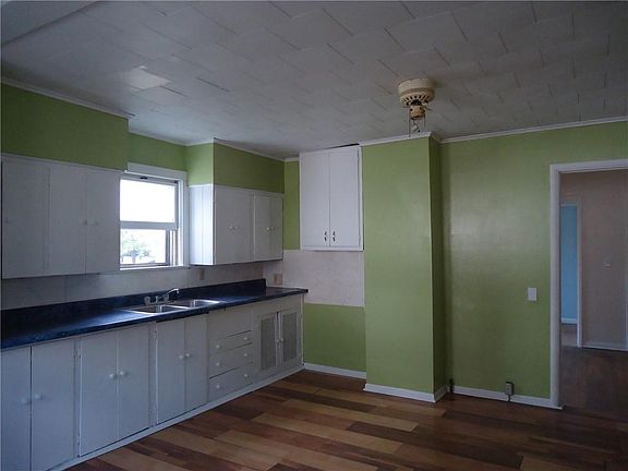 2nd image of 422 W #S