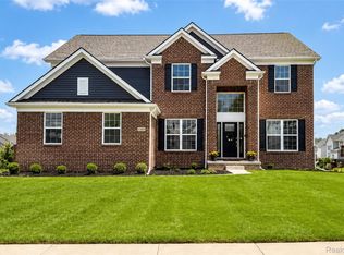 4146 Newgard Dr, Lake Orion, MI 48359