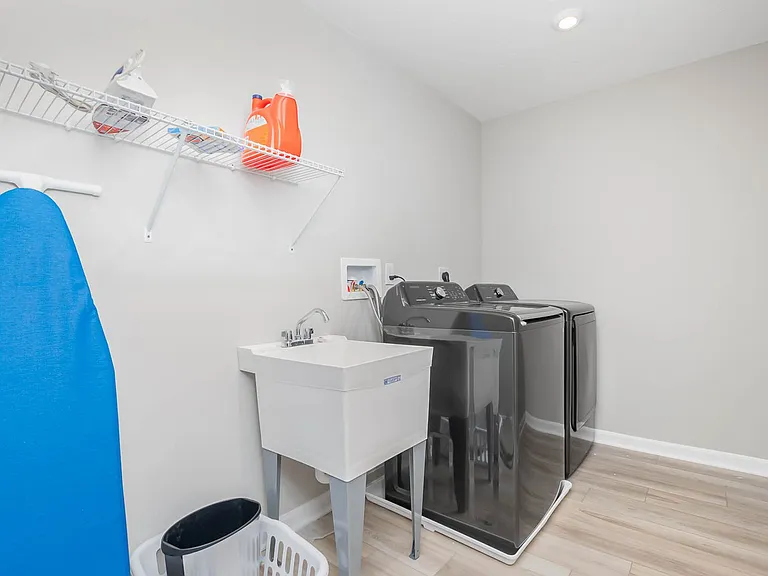 5762 Azra Ct — Photo 13