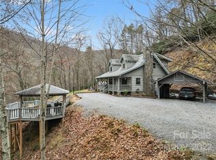 141 Primrose Ln, Whittier, NC 28789