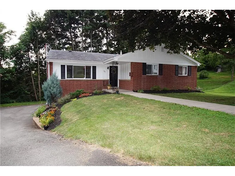 39 Falkirk Dr photo 1
