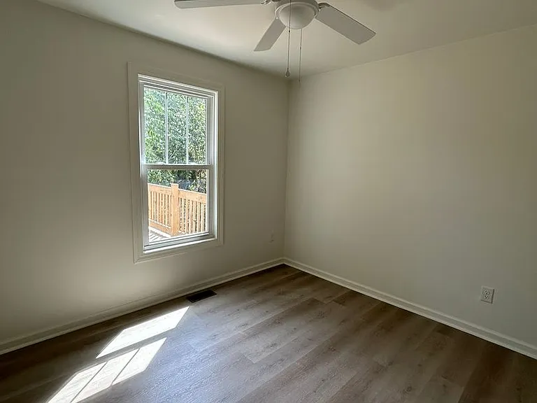609 Center St — Photo 19