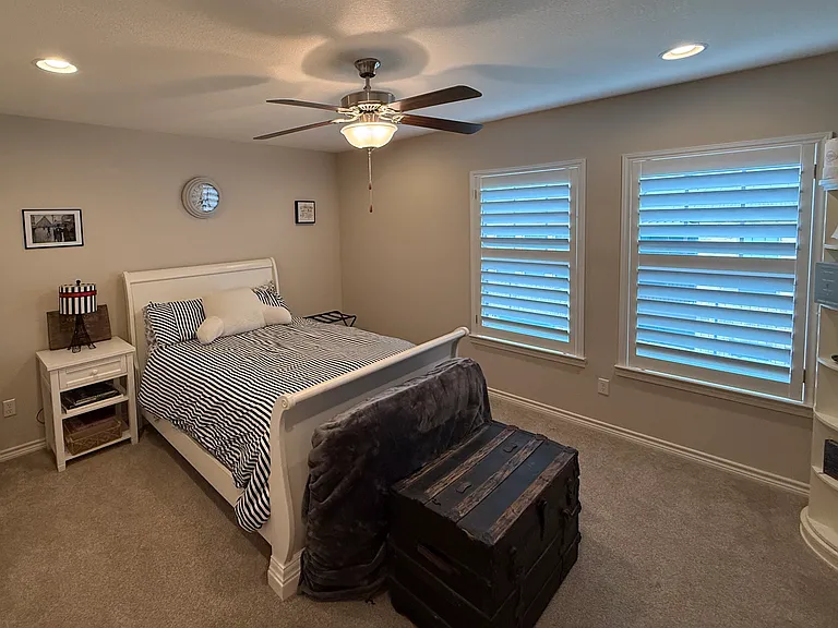 1201 Highknoll Ln — Photo 9