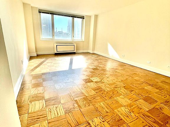 3rd image of 400 E 71st St APT 18A