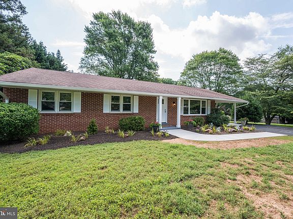 2nd image of 24913 Silver Crest Dr
