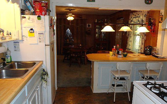 3rd image of 1508 Holloman Dr