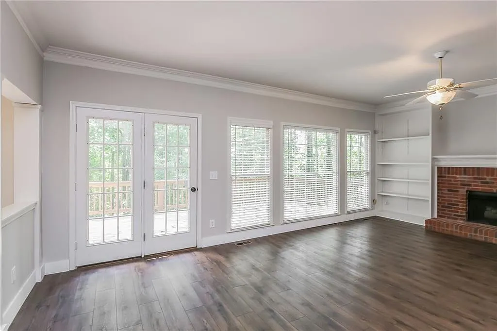 5 bed, 2.5 bath, 2886 sqft, $3,300 — Photo 1