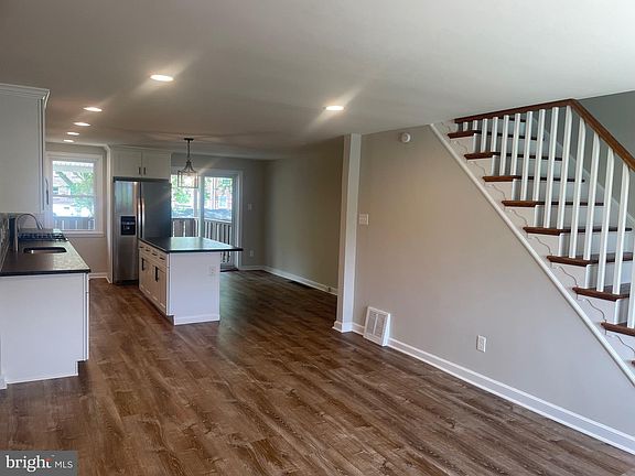 4th image of 820 W Ashland Ave