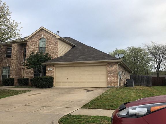 2nd image of 820 Duck Pond Dr