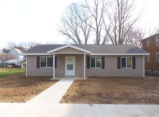 922 N 5th St, Burlington, IA 52601