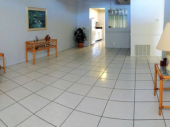 3rd image of 1847 Shore Dr S APT 306