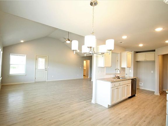 4th image of 101 Duffy Ct