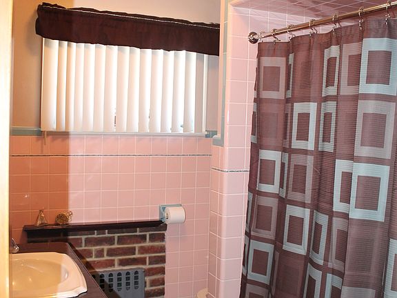 2nd image of 525 Main St #L55-56-52