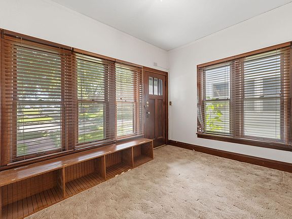 4th image of 921 27th Ave SE