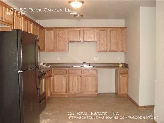 3rd image of 129 SE Rock Garden Ln